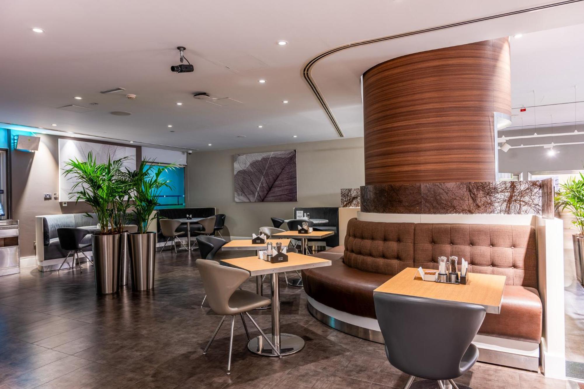 Premier Inn Abu Dhabi Airport Business Park Εξωτερικό φωτογραφία